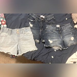 Girls a&f midi mom shorts. Size 15/16.